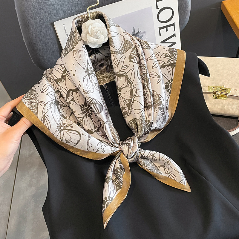 Syal Persegi Sutra Asli 100% M - Women Accessories Brands ulasan dan harga